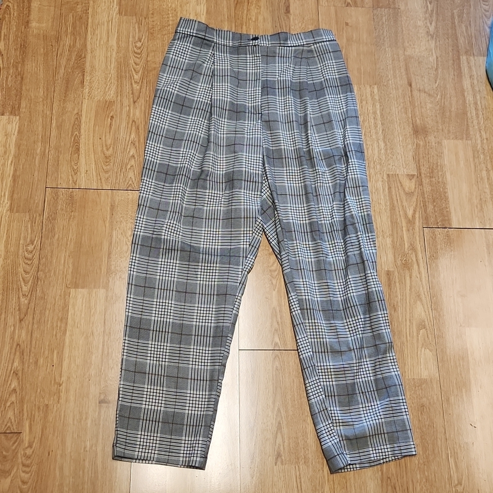 Divided tapered leg plaid pants sz 8